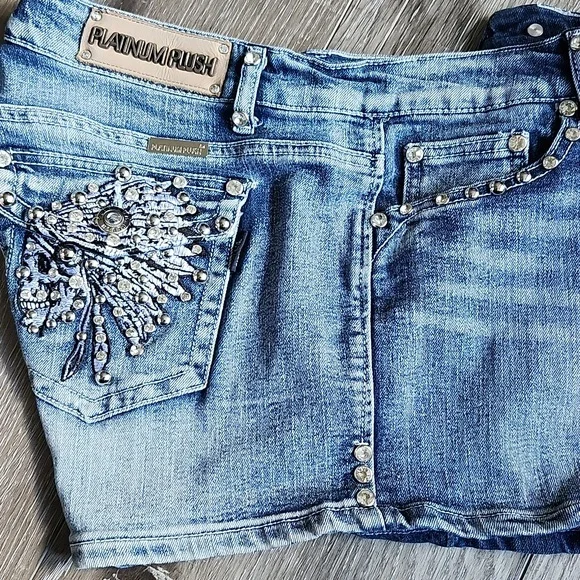 PLATINUM PLUSH Women's Blue Embellished Jean Shorts - Picture 1 of 7